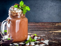 Сладоледен коктейл с какао и ядки - снимка на рецептата